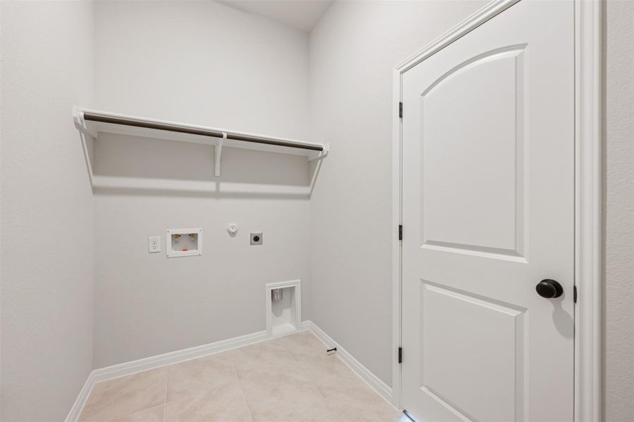 Spacious, unfurnished interior of a new home in Berry Creek Highlands, Georgetown (Image 24).