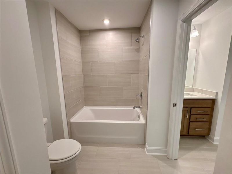 Furnished interior view inside a new home in Riversprings, Dacula (Image 15). Furnished interior view inside a new home in Riversprings, Dacula (Image 15).