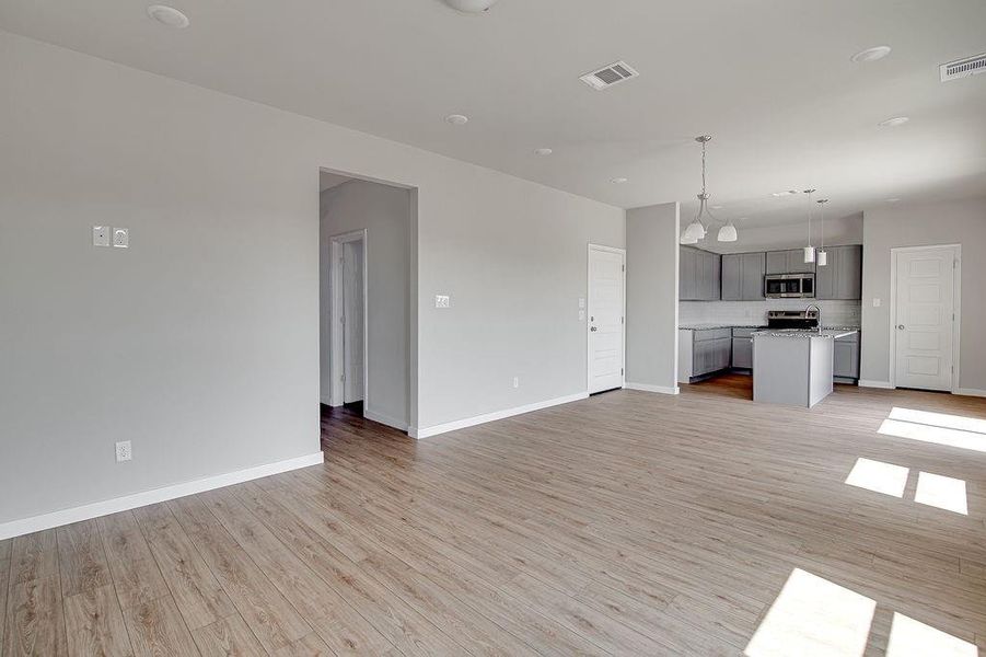 Spacious, unfurnished interior of a new home in Trails of Fossil Creek, Fort Worth (Image 15). Spacious, unfurnished interior of a new home in Trails of Fossil Creek, Fort Worth (Image 15).