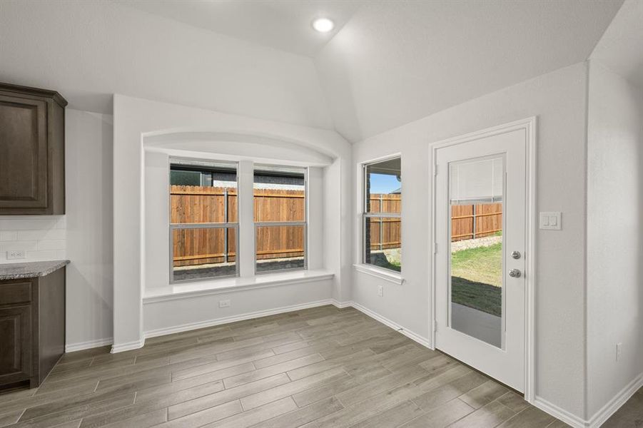 10305 Tapioca- dining-1 10305 Tapioca- dining-1