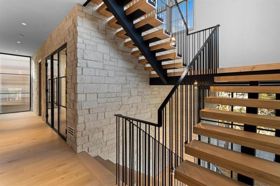Spacious, unfurnished interior of a new home in , Atlanta (Image 23).