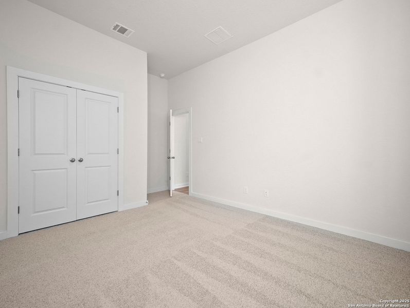 Spacious, unfurnished interior of a new home in Veranda: Premier, San Antonio (Image 12).