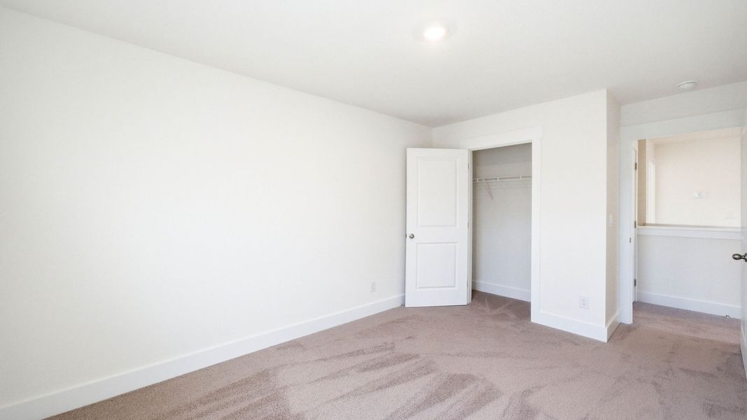 Spacious, unfurnished interior of a new home in Fieldcrest Acres, Blountville (Image 24).