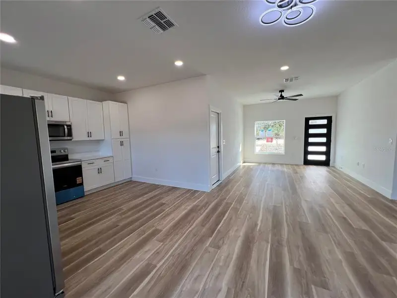 Spacious, unfurnished interior of a new home in , Ocala (Image 16).