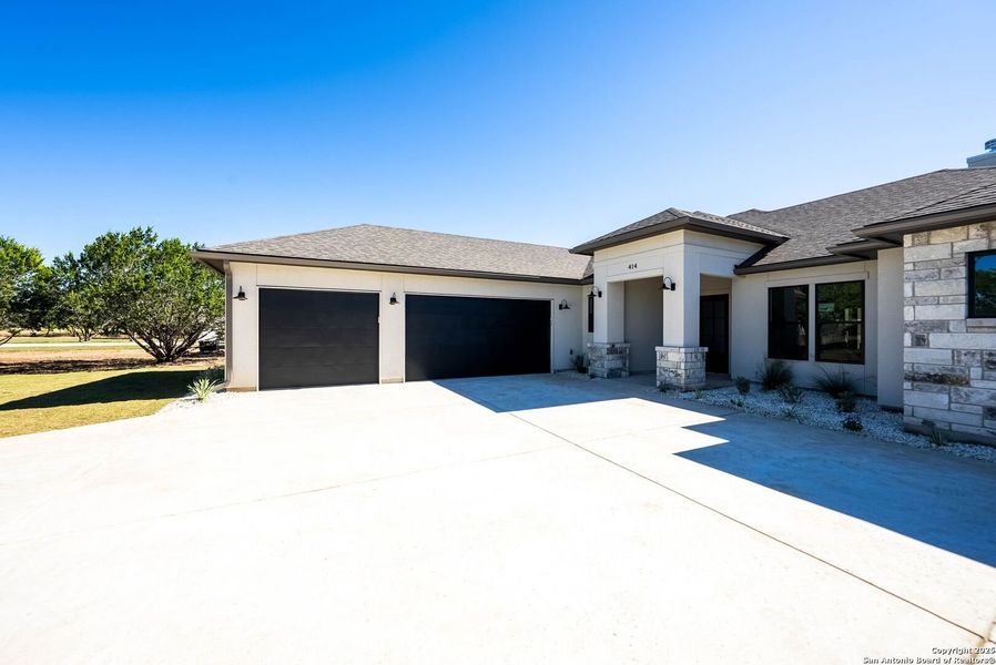 Exterior details and patio area of a home in , Bandera (Image 23).