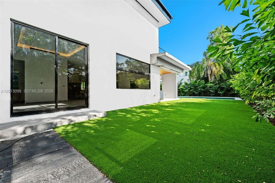 Exterior details and patio area of a home in , Miami (Image 22).