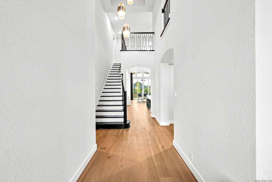 Spacious, unfurnished interior of a new home in Ventana, Bulverde (Image 24).