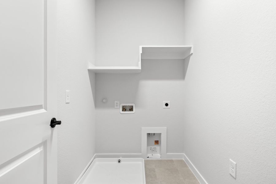 Spacious, unfurnished interior of a new home in Ten Mile Creek, Celina (Image 44).