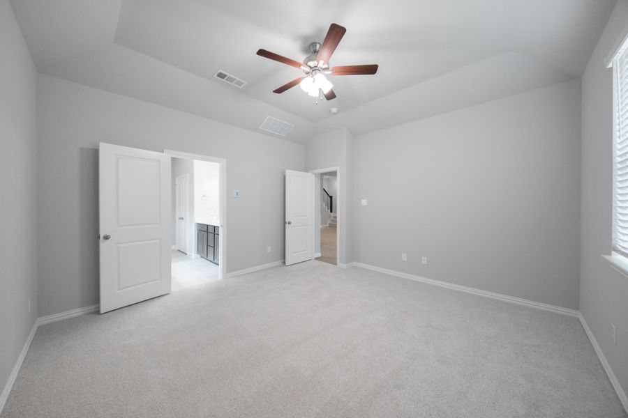 Spacious, unfurnished interior of a new home in The Villages of Hurricane Creek, Anna (Image 31).