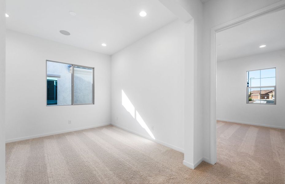 Spacious, unfurnished interior of a new home in Sun City Anthem at Merrill Ranch, Florence (Image 19).