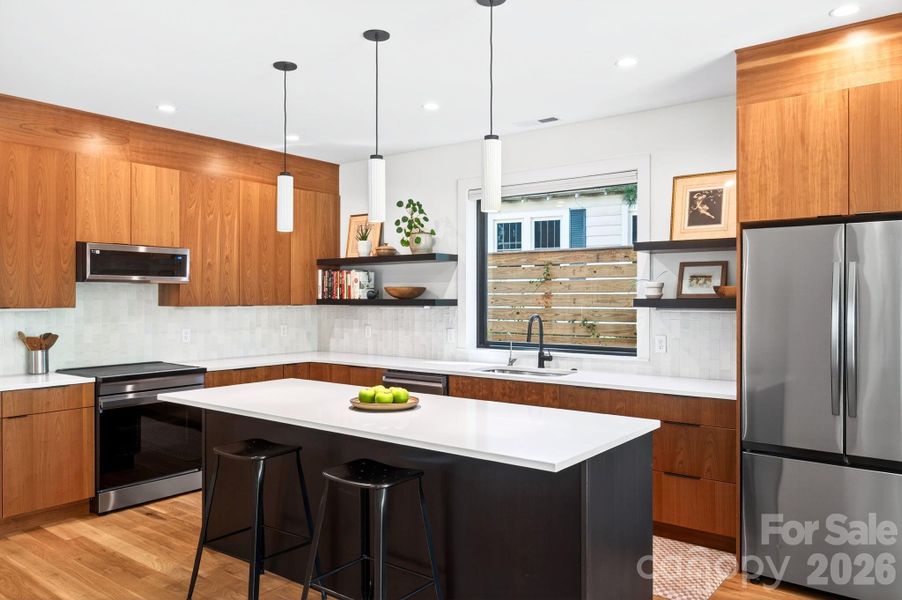 Elegant Eat-in Kitchen