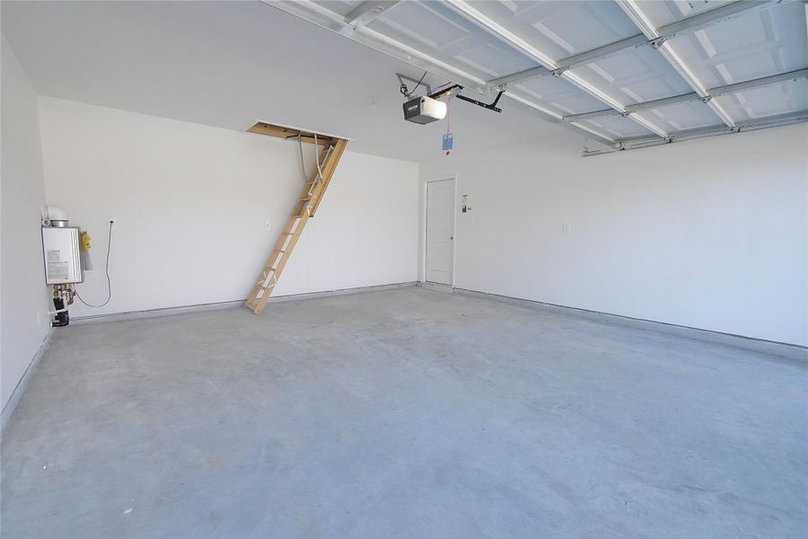 Spacious, unfurnished interior of a new home in Legacy Park, Houston (Image 28).