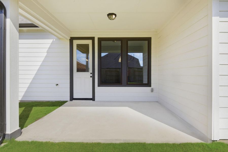 Exterior details and patio area of a home in Brookewater, Rosenberg (Image 25). Exterior details and patio area of a home in Brookewater, Rosenberg (Image 25).