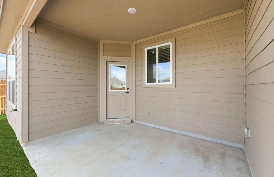 Exterior details and patio area of a home in Lagos, Manor (Image 17).