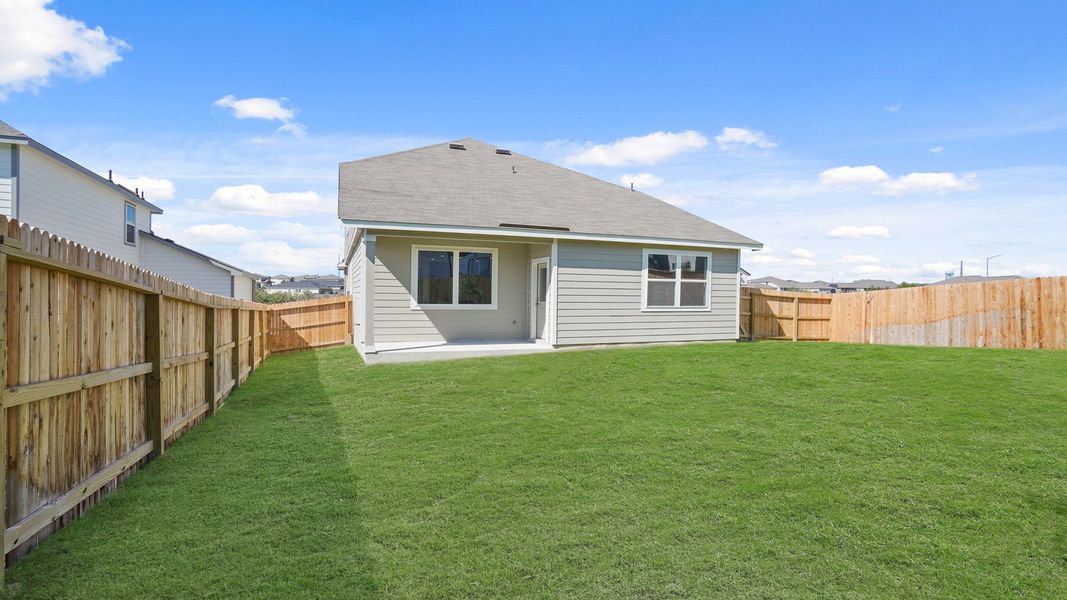 Exterior details and patio area of a home in Hunters Ranch, San Antonio (Image 3).