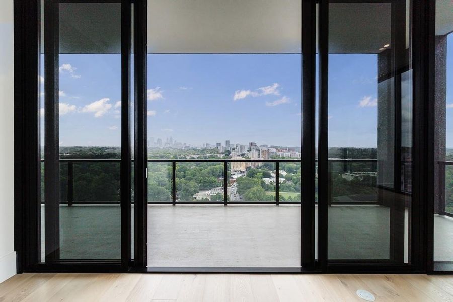 Spacious, unfurnished interior of a new home in The Dillon Buckhead, Atlanta (Image 39).
