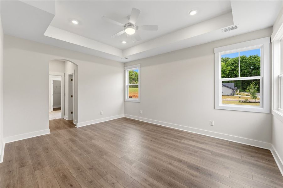 Spacious, unfurnished interior of a new home in Saratoga Oaks, Williamston (Image 24).