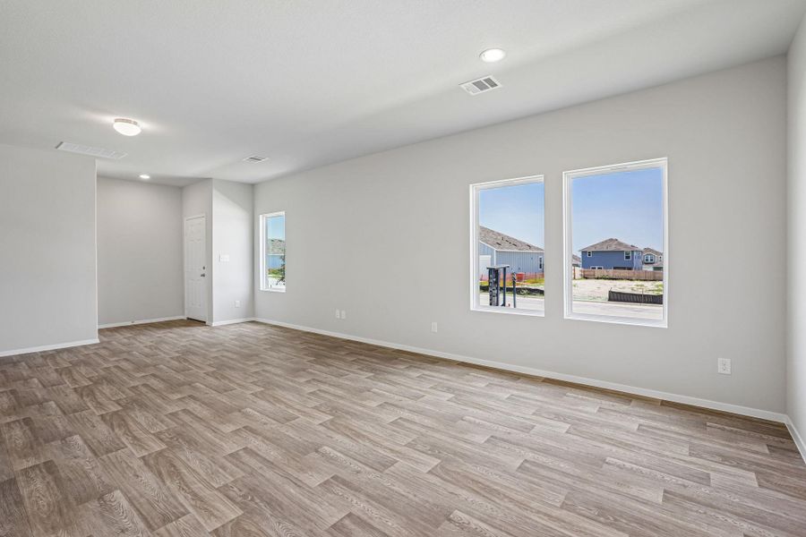 Spacious, unfurnished interior of a new home in Edgebrooke, Pflugerville (Image 26).