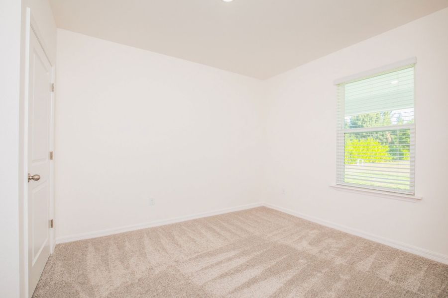 Spacious, unfurnished interior of a new home in Cape Coral, Cape Coral (Image 35).