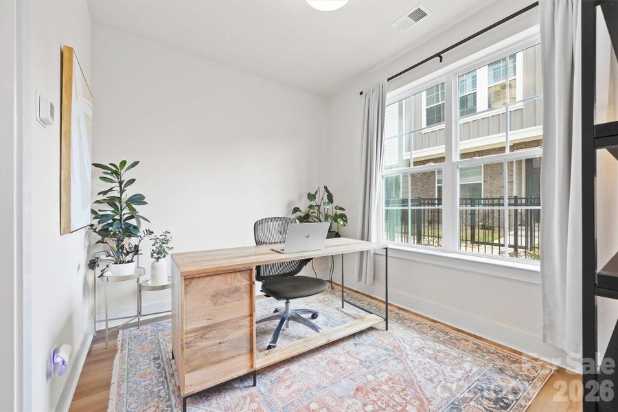 Entry level guest room or office