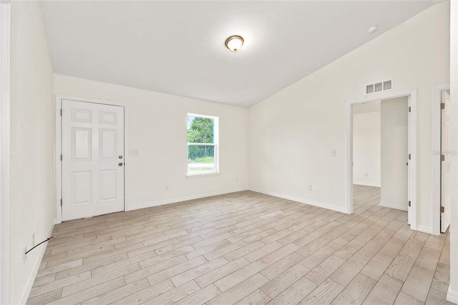 Spacious, unfurnished interior of a new home in , Ocala (Image 22).