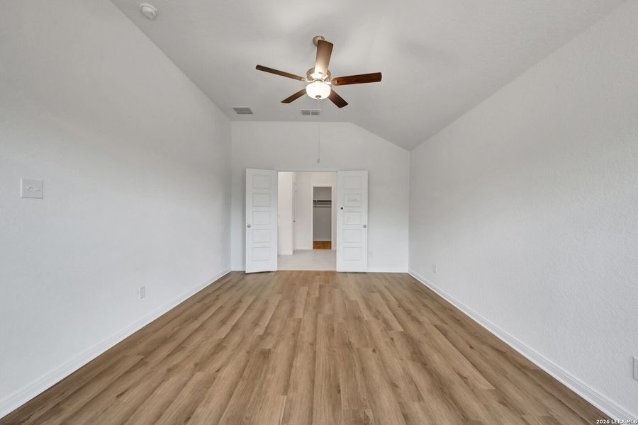 Spacious, unfurnished interior of a new home in Chaparral Ranch, Floresville (Image 22).