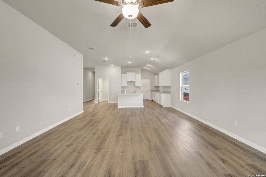 Spacious, unfurnished interior of a new home in Verano Farms, San Antonio (Image 14).