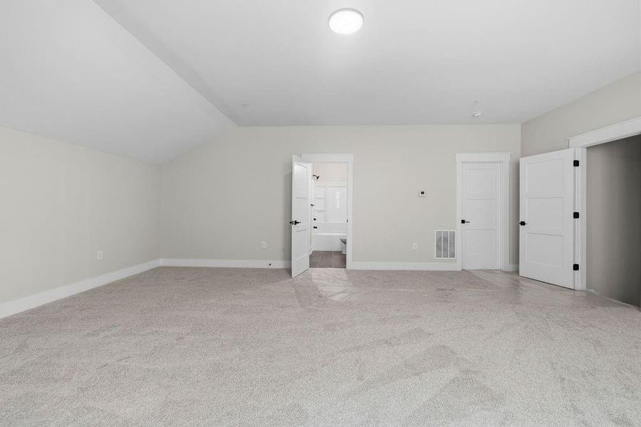Spacious, unfurnished interior of a new home in , Marietta (Image 19).