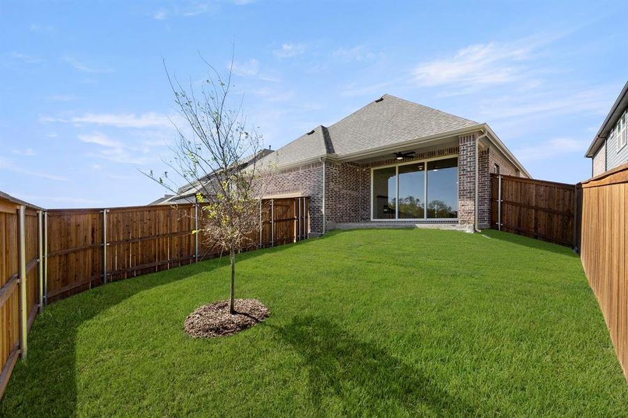 27. 12806 Meadow - Back (2) 27. 12806 Meadow - Back (2)