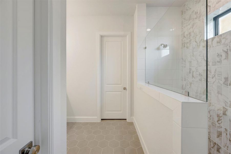 Spacious, unfurnished interior of a new home in Sienna - Landmark Row Collection, Missouri City (Image 29).