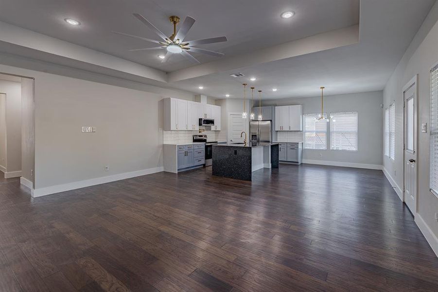 Spacious, unfurnished interior of a new home in , Dallas (Image 15).