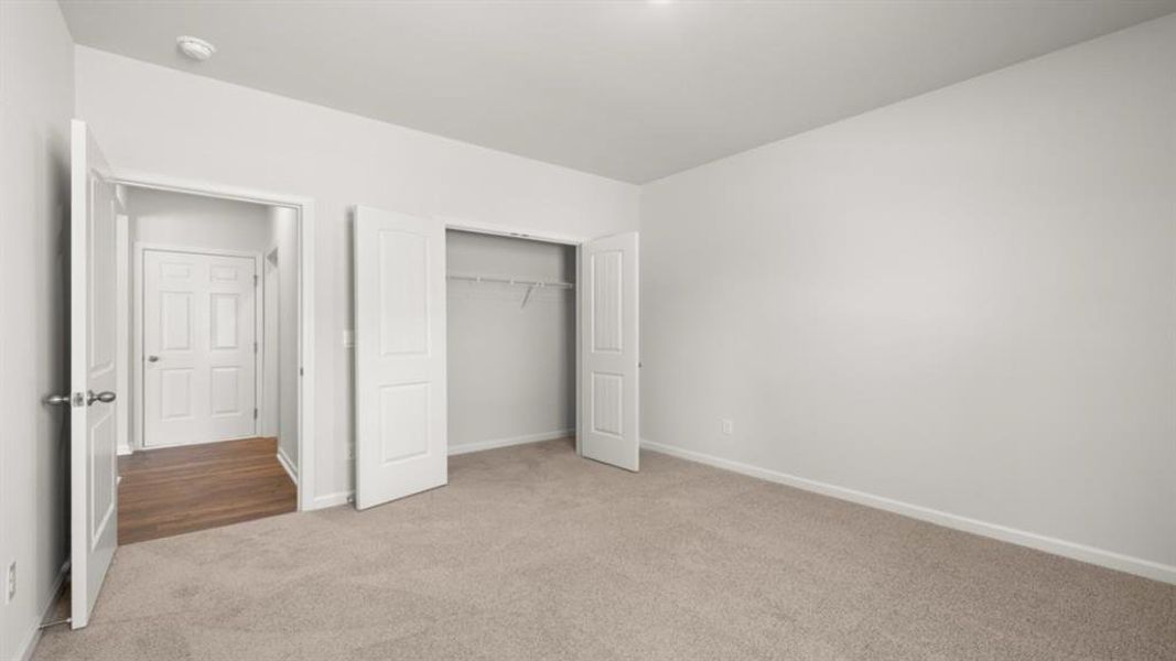 Spacious, unfurnished interior of a new home in Thompson Ridge, Dallas (Image 43).