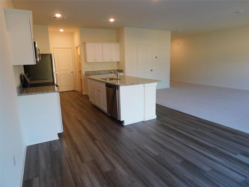 Spacious, unfurnished interior of a new home in Royal Pines, Porter (Image 17).