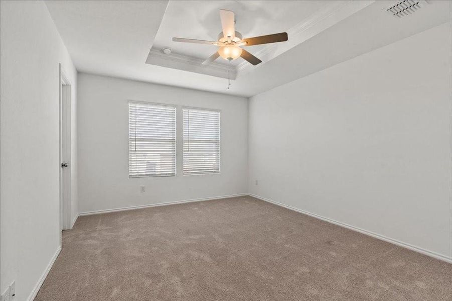 Spacious, unfurnished interior of a new home in Lake Meadow, Princeton (Image 22).