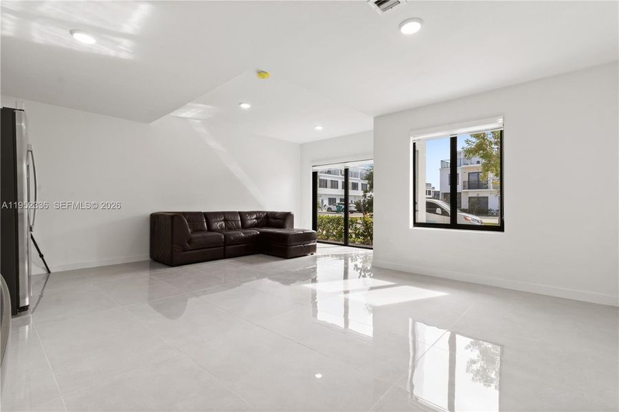 Spacious, unfurnished interior of a new home in , Homestead (Image 14).