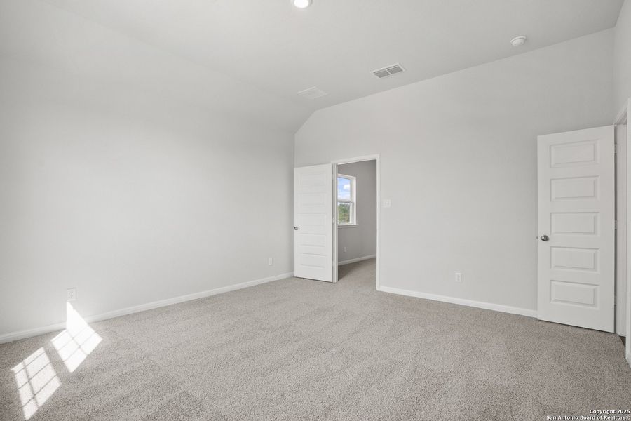 Spacious, unfurnished interior of a new home in Applewhite Meadows, San Antonio (Image 19).