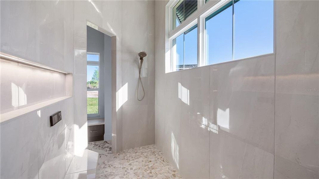 Spacious, unfurnished interior of a new home in , Sorrento (Image 51).