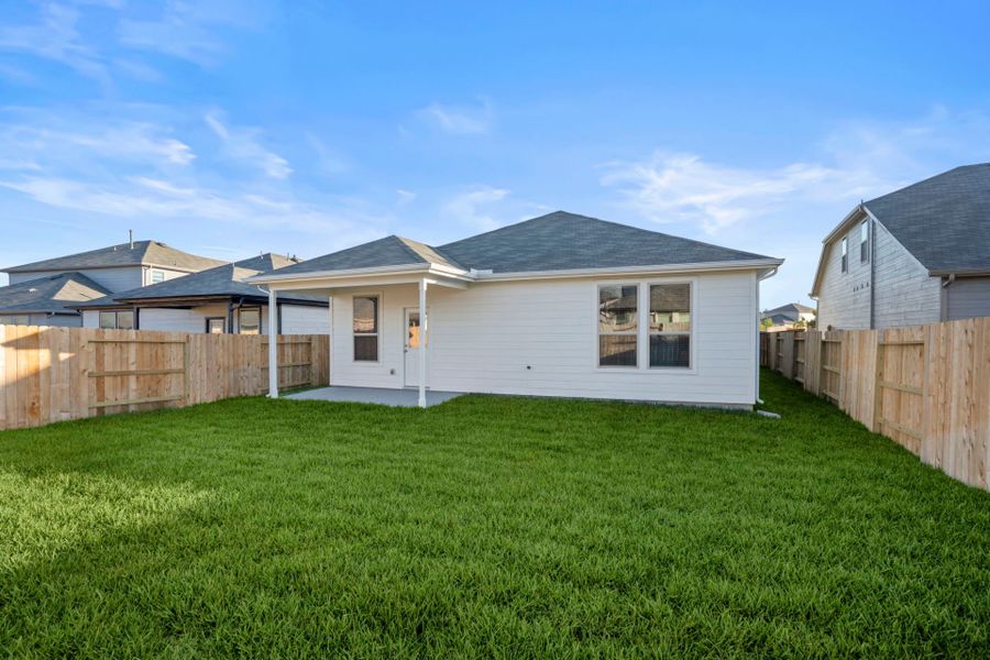 Exterior details and patio area of a home in Mavera, Conroe (Image 2).