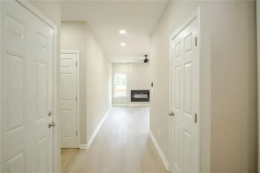 Spacious, unfurnished interior of a new home in , Stockbridge (Image 15).