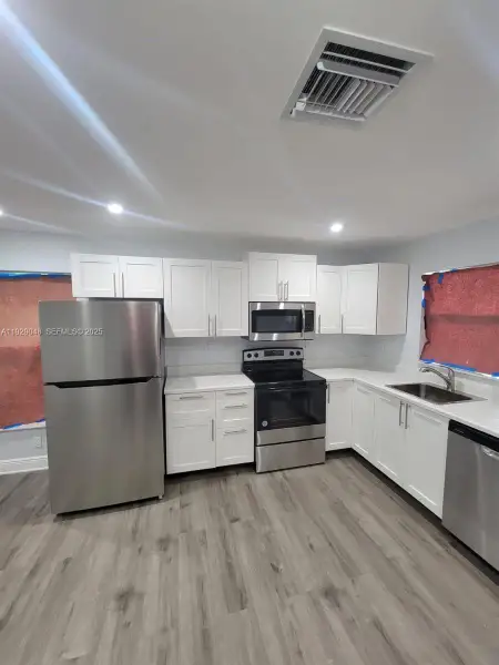 Furnished interior view inside a new home in , Fort Lauderdale (Image 3). Furnished interior view inside a new home in , Fort Lauderdale (Image 3).