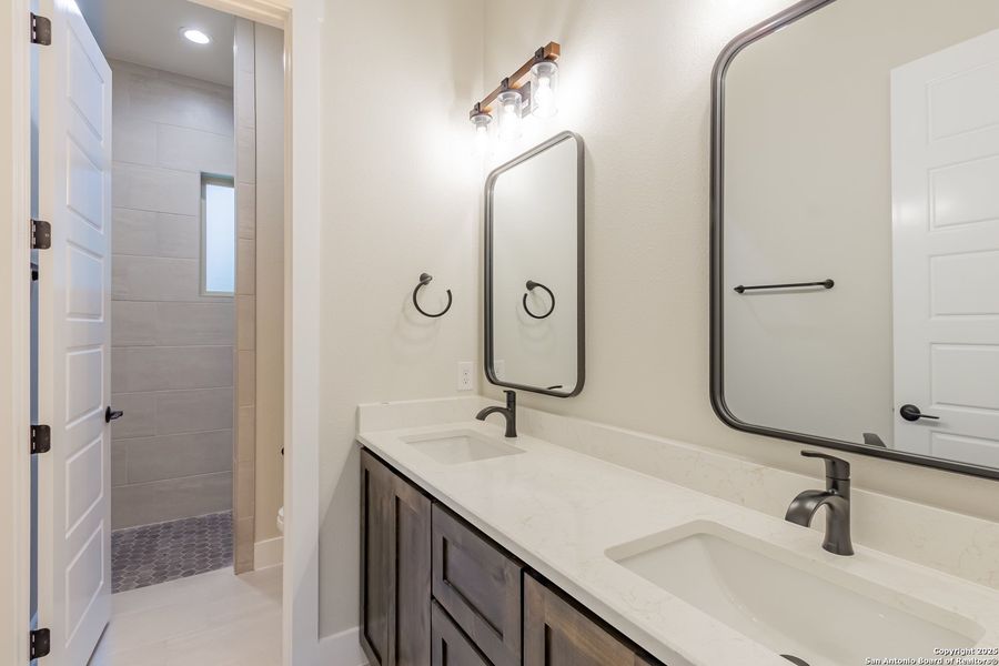 Furnished interior view inside a new home in , La Vernia (Image 43).