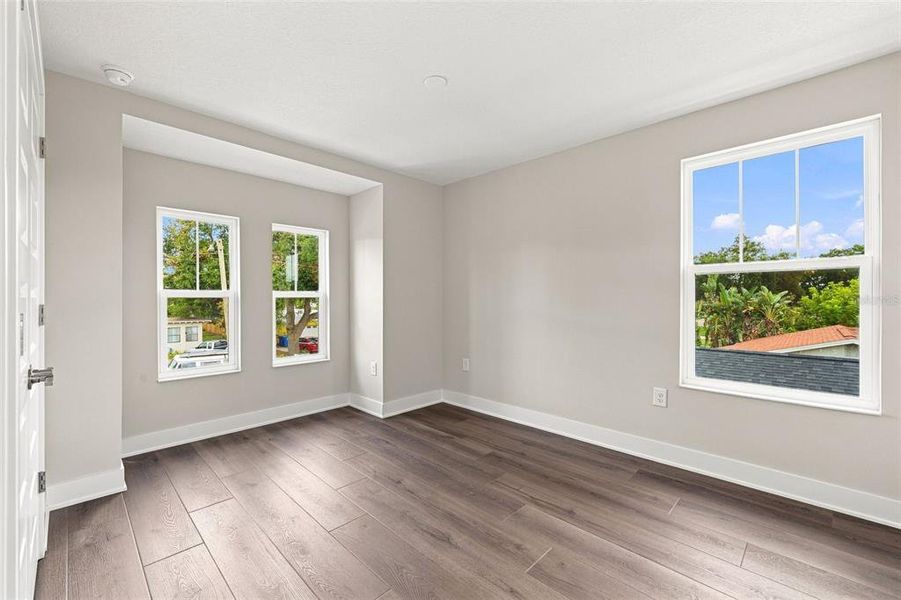 Spacious, unfurnished interior of a new home in , St. Petersburg (Image 25).
