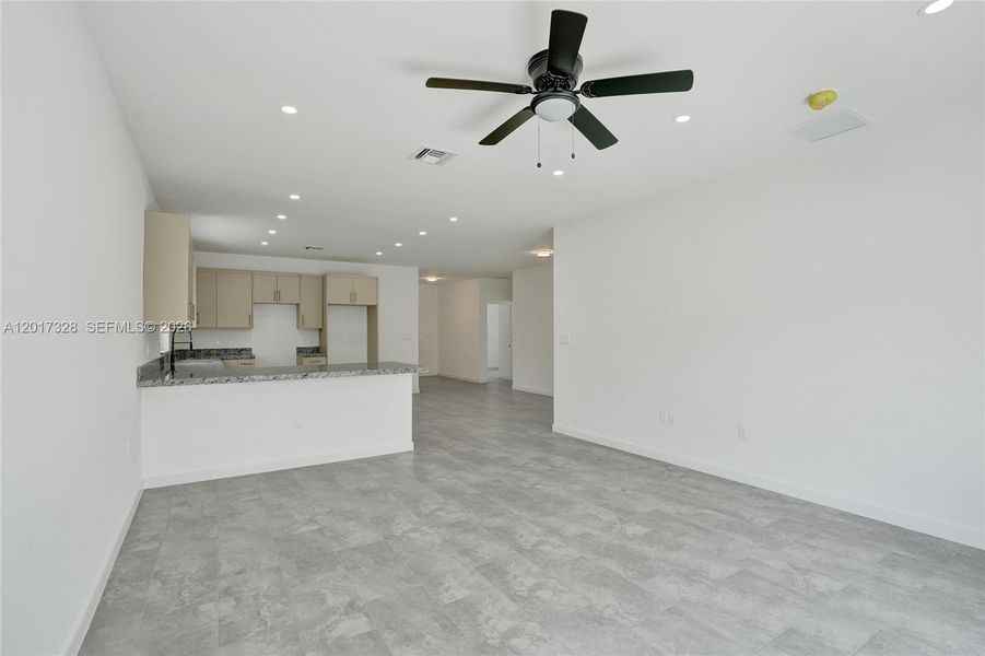 Spacious, unfurnished interior of a new home in , Fort Lauderdale (Image 21).