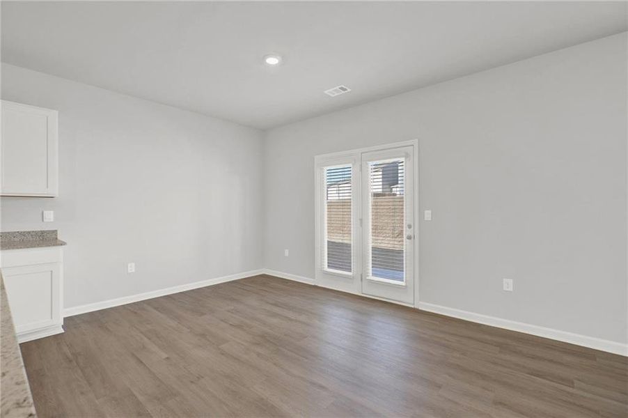Spacious, unfurnished interior of a new home in , Jasper (Image 12).