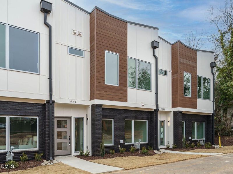 002-1280x960-corner-view