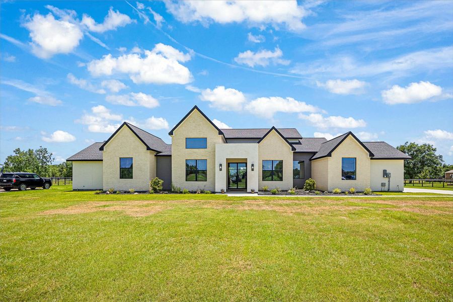 Front exterior of a new home in , Baytown, TX, highlighting curb appeal (Image 22).