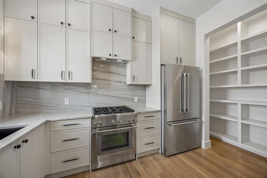 Furnished interior view inside a new home in , Dallas (Image 32).