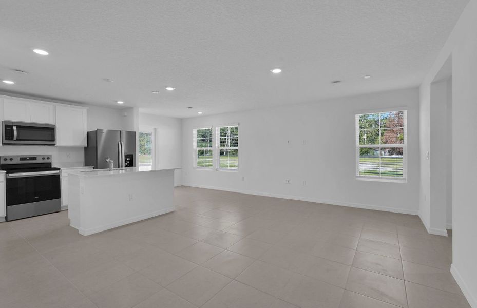 Spacious, unfurnished interior of a new home in Normandy Pines, Jacksonville (Image 9).