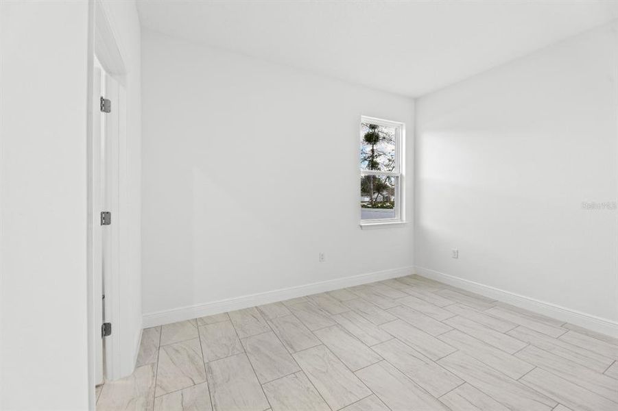 Spacious, unfurnished interior of a new home in , Citrus Springs (Image 25).