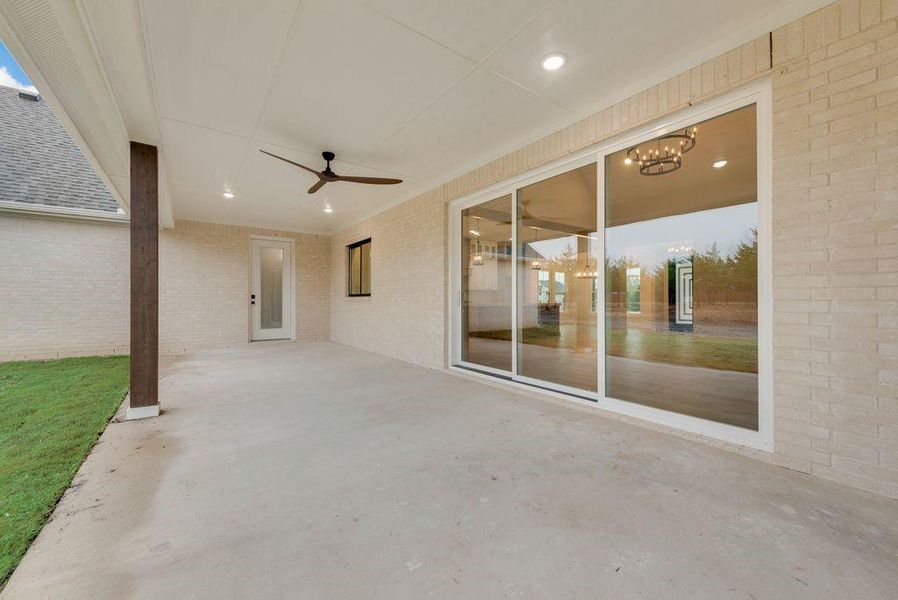 View of patio / terrace with ceiling fan